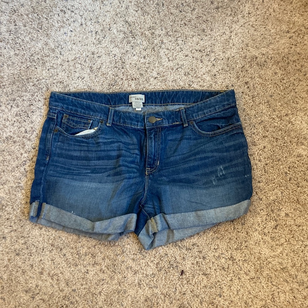 Gap size 16 distressed detail jean shorts